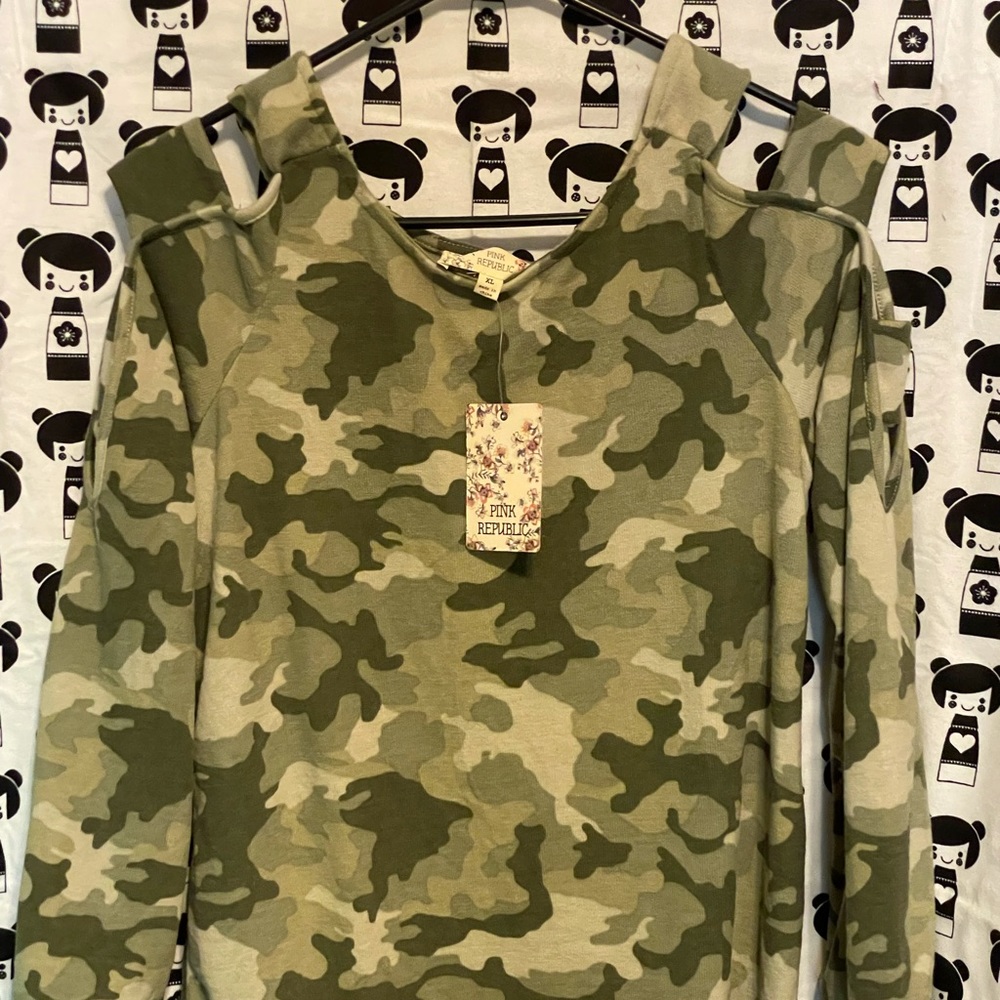 New Pink Republic Bare Shoulder XL Long Sleeved Shirt Camo Print